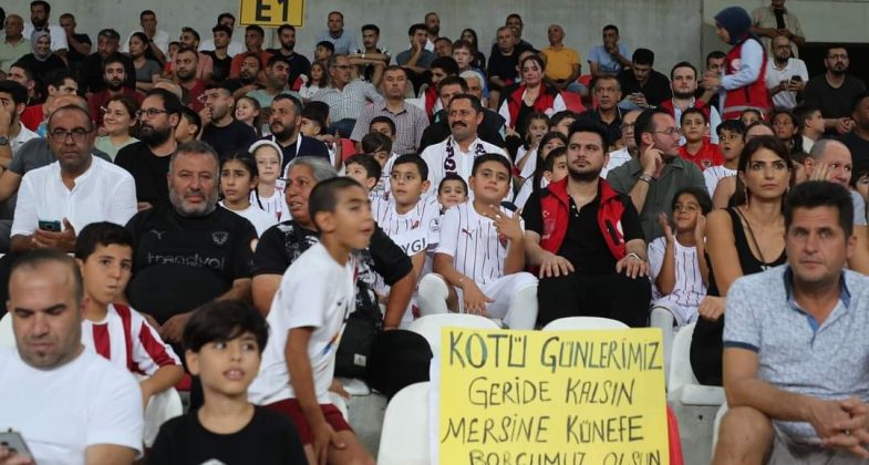 HATAY VALİLİĞİ, DEPREMZEDE ÇOCUKLARA MERSİN’DE MAÇ KEYFİ YAŞATTI