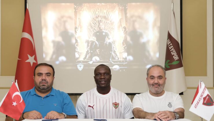 ABOUBAKAR İMZAYI MAÇ ÖNCESİ ATTI