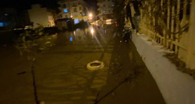 İSKENDERUN’DA YAĞMUR YAŞAMI FELÇ ETTİ