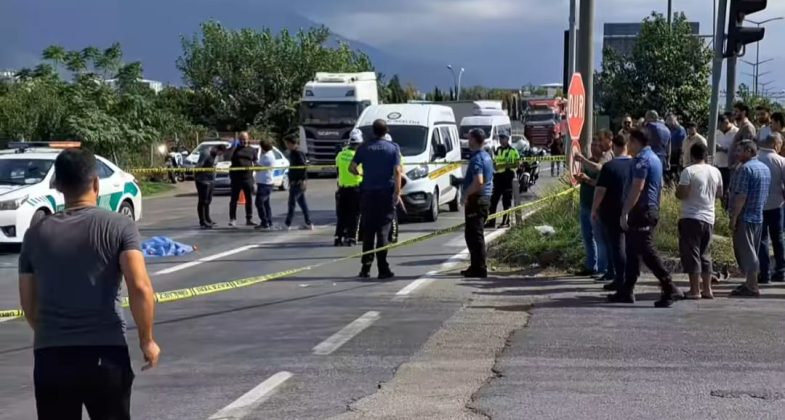 DÖRTYOL’DAKİ FECİ KAZA, KÜÇÜK KIZI VE ANNE KARNINDAKİ BEBEĞİ HAYATTAN KOPARDI