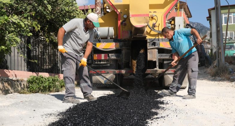 DEFNE’DE ASFALT ÇALIŞMALARI ARALIKSIZ SÜRÜYOR