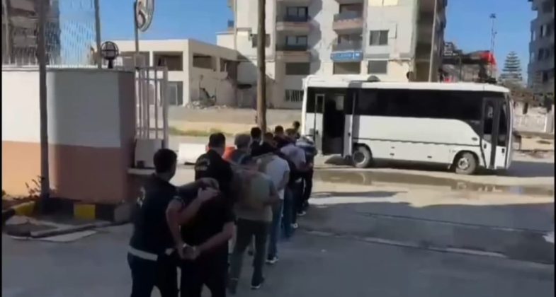 HATAY EMNİYET MÜDÜRLÜĞÜ EKİPLERİ, ARANAN 7 KİŞİYİ İSKENDERUN’DA YAKALADI