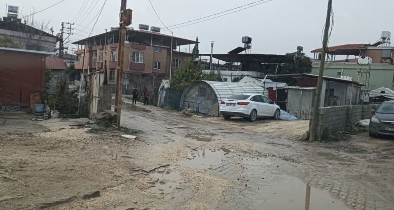 Küçükdalyan sakinleri bozuk yolların onarılmasını istiyor